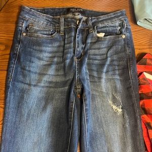 Judy Blue size 28 jeans (US size 6). Denim straight fit mid waist.